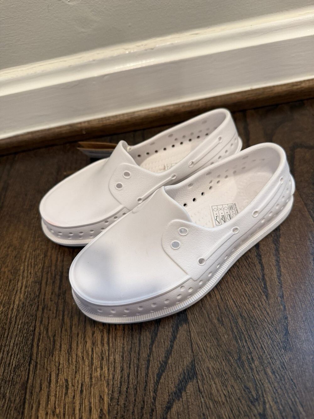 Native Howard White Slip On Loafers Waterproof Little Kids Size 11c NWT
